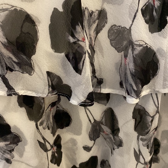 White House Black Market strapless dress. Size 6. White with black flowers - Picture 2 of 3